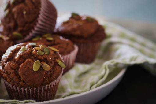 calor muffins horneados comida cerrar cupcake plato paño