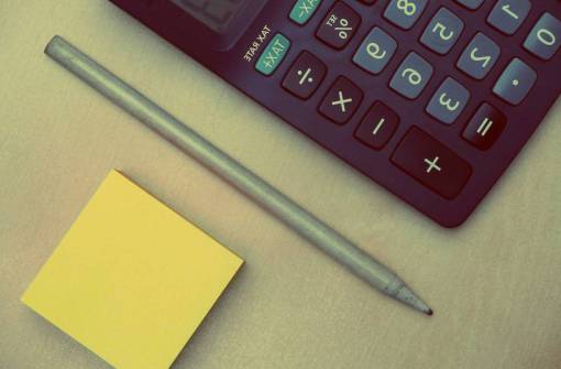 numeros calculadora números contabilidad finanzas bolígrafo notas post-it negocios