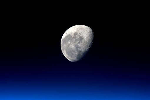 nasa espacio oscuro luna negra superficie rugosa nasa