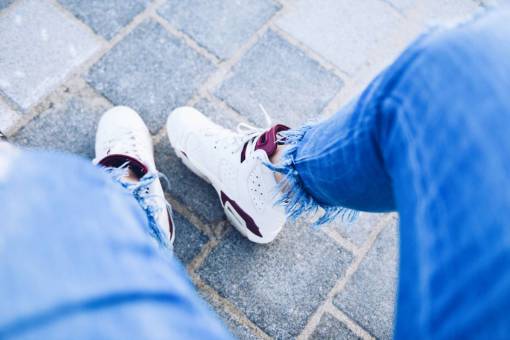 footwear floor  shoe  footwear  travel  outdoor  skinny  jeans
