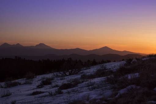 paisaje de invierno dorado atardecer colinas naturaleza aire libre paisaje escénico