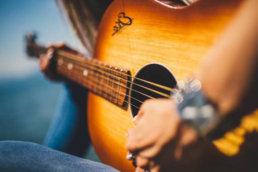 guia guitarra musica instrumento cuerdas manos