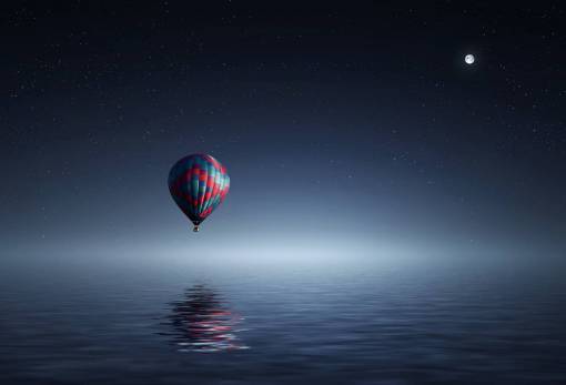 volador globo de aire caliente cielo azul estrellas luz de la luna naturaleza mar