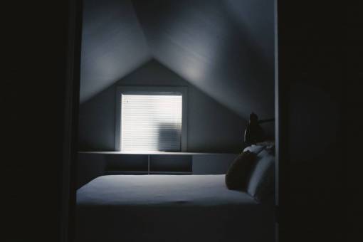 dormir casa arquitectura dormitorio cama almohada ventana puerta