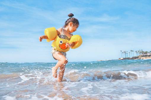 kid  child  young  girl  playing  fun  happy