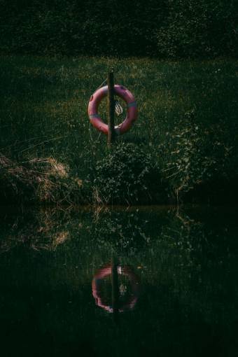 swamp lifesaver  ring  river  refelction  water  lake  sea