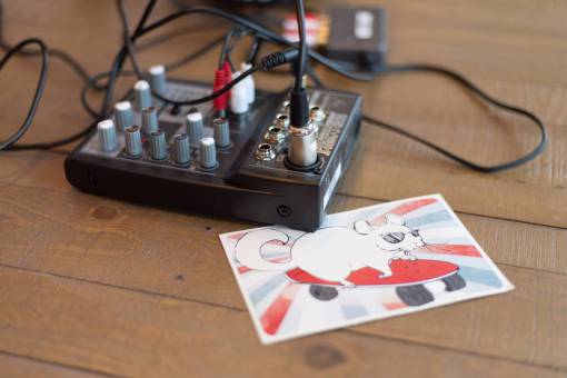 gear-mechanism music  floor  cords  recording  technology  device  plugs
