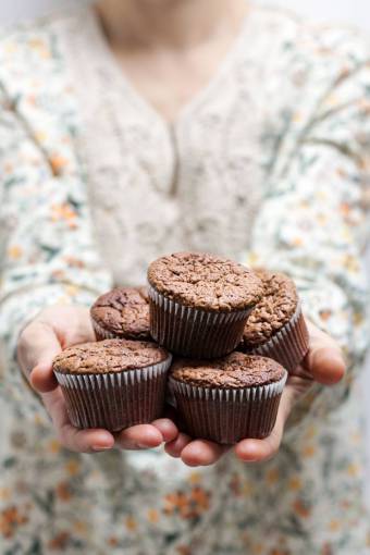 offering offer  food  cupcake  chocolate  brown  paper  bake