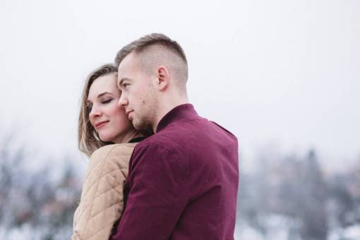 abrazos gente pareja hombre mujer chico chica abrazo