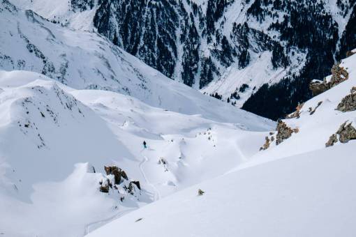 congelado gente hombre chico solo patinaje sobre nieve deportes aventura