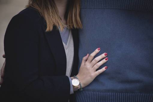 reloj gente hombre mujer pareja amor corazón mano