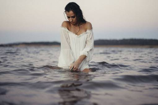 sexo gente mujer belleza moda atrevida agua océano