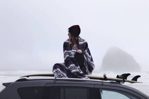 superior gente mujer clima frío niebla coche vehículo