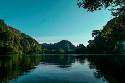 río lago agua reflexión paisaje naturaleza montañas