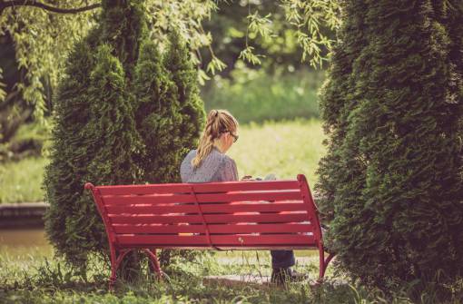 solitude woman  girl  lady  people  back  sit  park