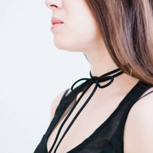 maquillaje mujer cabello cerrar persona pose collar hembra