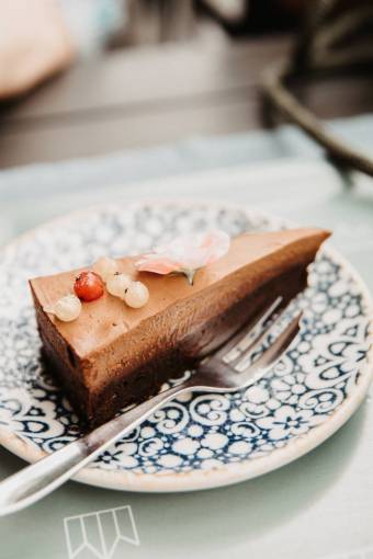 food dessert chocolate;cake gourmet sweet food plate close-up
