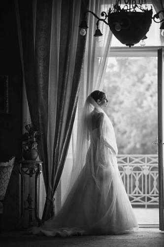 balcon Vivir de lujo balcón esperar novia monocromo