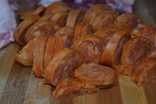 sausage sausage preparation slices wood meat homemade delicious breakfast health