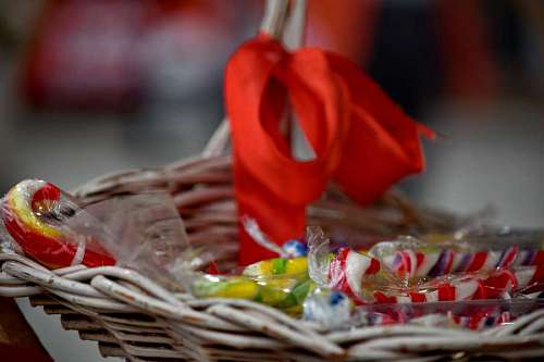 Cesta de azúcar tradicional piruleta postre hecho a mano de mimbre casero dulces compras