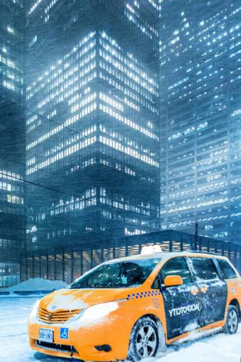 canadá;taxi;noche noche transporte coche velocidad tráfico ciudad vida