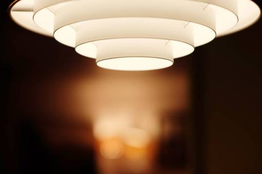 bombo lámpara bombilla luz chispa candelabro noche oscura