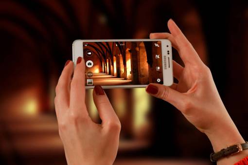 samsung  smartphone  camera  picture  photo  image  hands