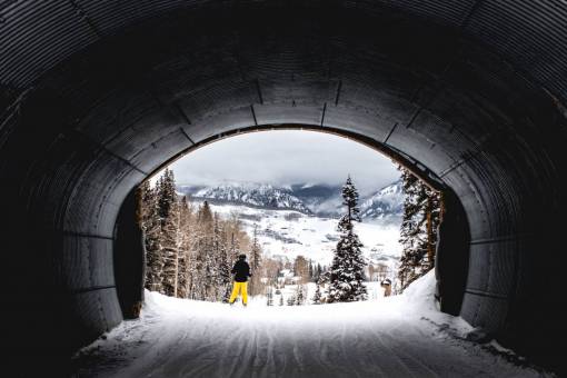 esqui túnel naturaleza árboles invierno nieve montañas esquí