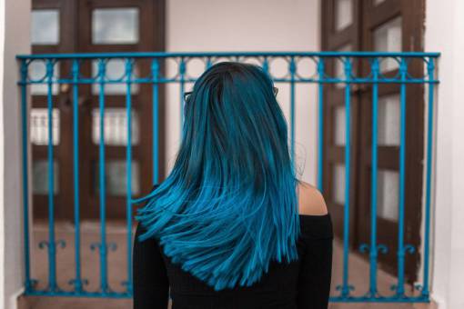 negocios mujer adulta joven adulta; cabello azul una persona mujer empresaria etnia caucásica