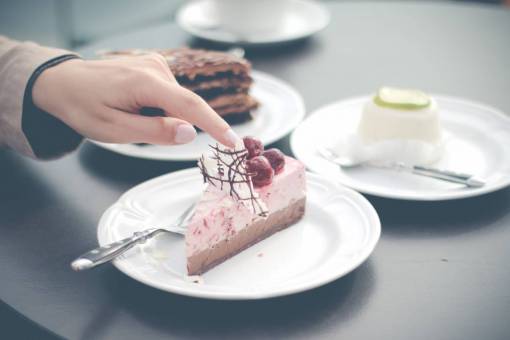 guia tarta comida dulces postre fresa guinda restaurante