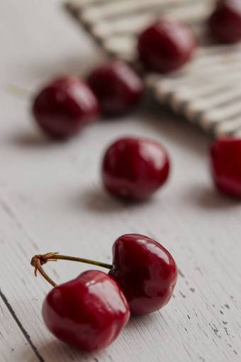 cherry cherries  fruit  food  fresh  diet  breakfast  healthy