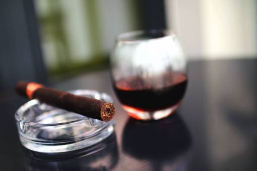 ash cigar  smoking  ashtray  wine  glass
