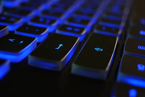 internet computadora azul tecla de computadora latop;tecnología de teclado primer plano de teclado de computadora