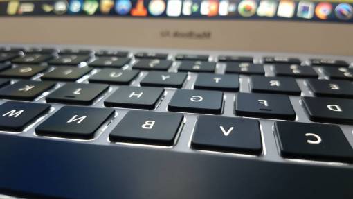 educacion computadora laptop escritorio letras teclado macbook apple
