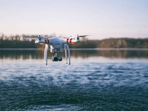 video drone cámara nubes cielo video grabar agua