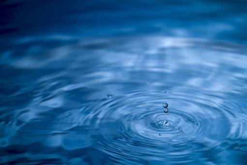 azul Gota de agua cayendo al agua