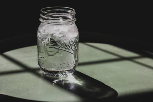 heladas Tarro de cristal con sombra de mesa de agua helada