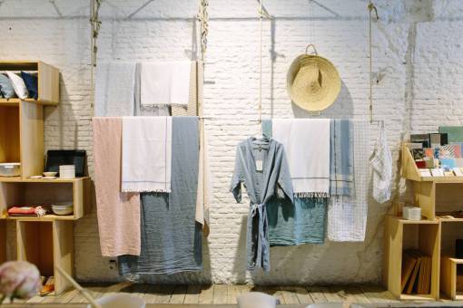 rack diseño de interiores pared ropa muebles perchero sombrero