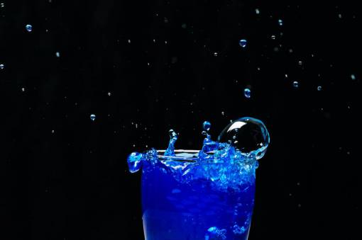 drop liquid blue close-up drop wet drink;blue;cocktail backgrounds