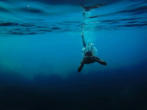 lifestyle Man snorkeling under the ocean