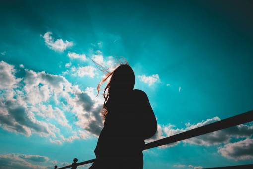 la luz del sol gente mujer niña sola nubes cielo