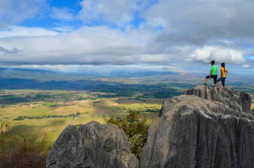 senderismo gente mujer viajes de aventura al aire libre senderismo escalada