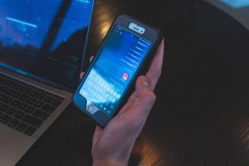 social teléfono mano tecnología teléfono móvil teléfono inteligente portátil usando
