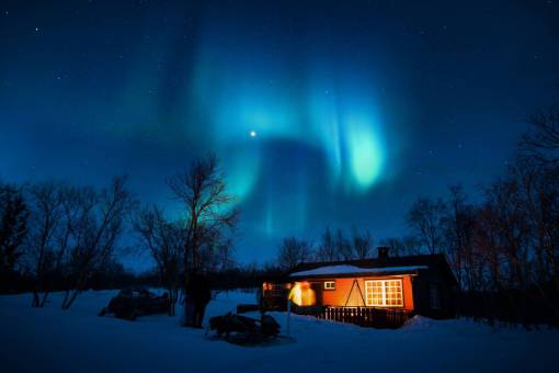 montanas estrella espacio nieve invierno Northern Lights;house noche oscura