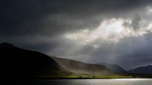 ray rayo de sol nube montañas lago agua cielo