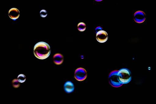 reflexion Burbujas sobre fondo negro