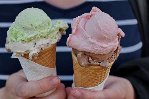 nata helado cono cucurucho postre delicioso vainilla chocolate azúcar postres dulces beber