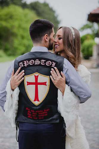 besos motociclista, novio, abrazar, novia, beso, mujer