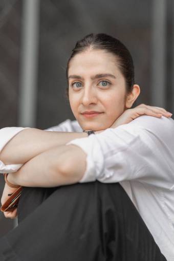 one person caucasian ethnicity outdoors adult women woman portrait