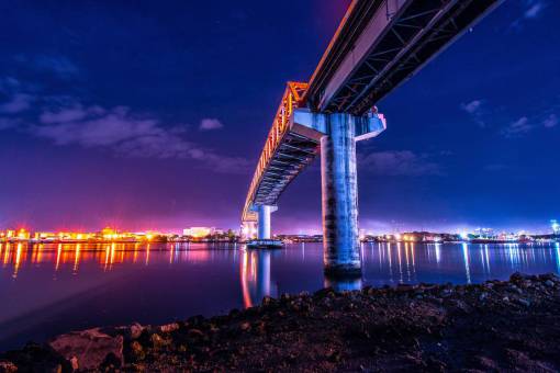 arquitectura Puente estructura artificial anochecer agua noche púrpura;puente;arquitectura nocturna